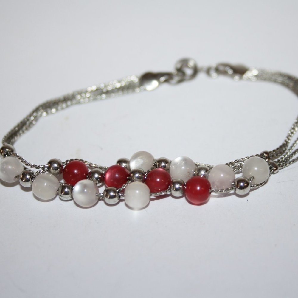 Beautiful silver, white and pink beaded bracelet 7.25"